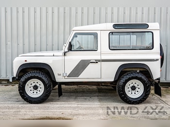 Used Land Rover Defender 90 undefined for sale - 76637950: Photo