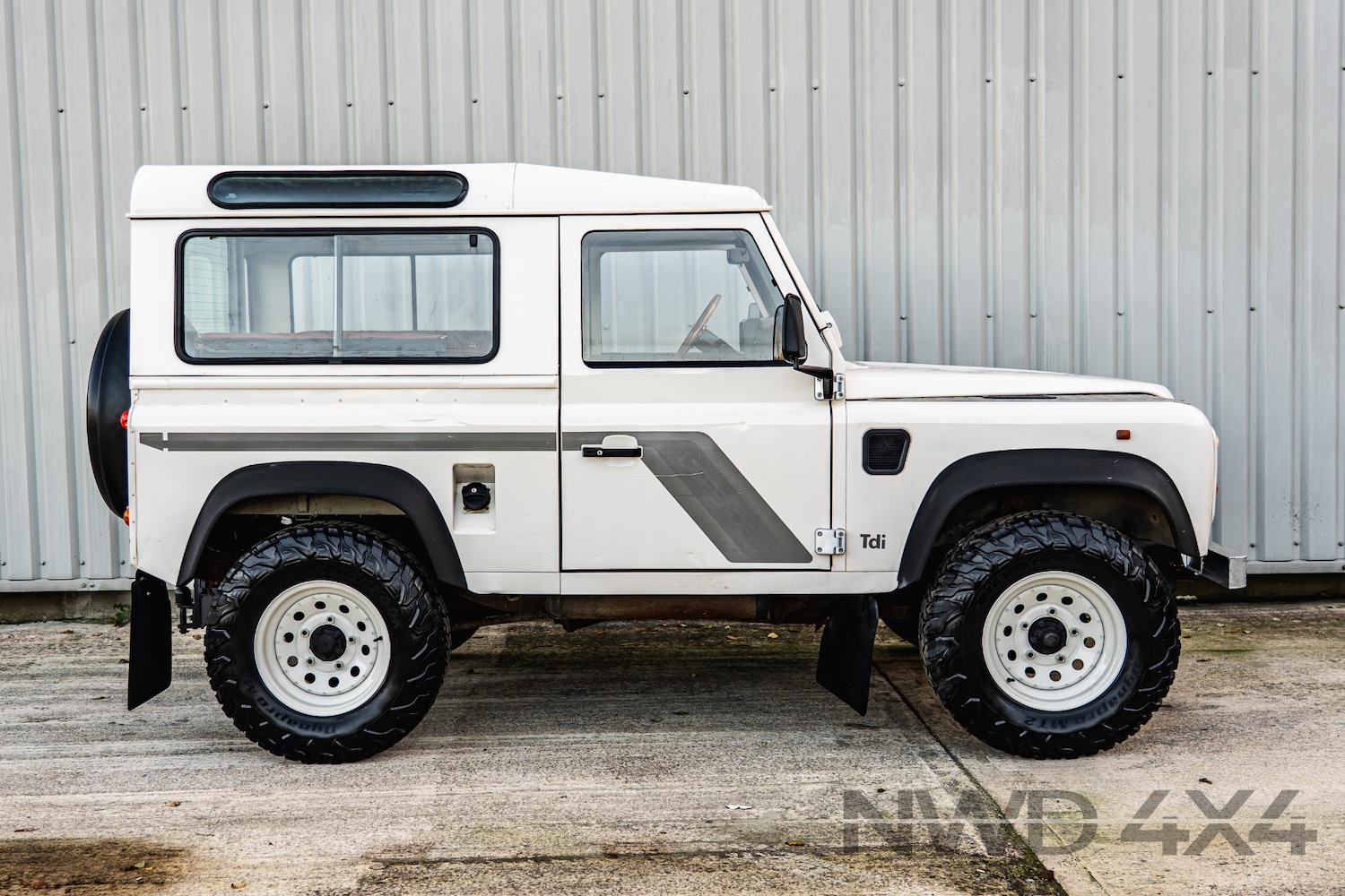 Used Land Rover Defender 90 for sale - 76637950: Photo 9