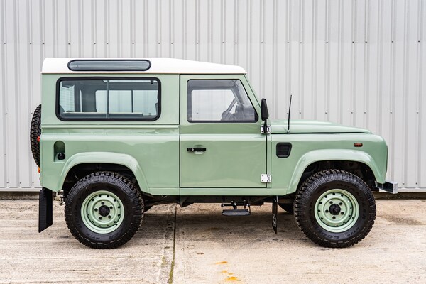 Used Land Rover Defender for sale - 72015405: Photo 3