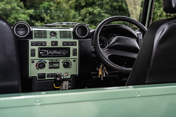 Used Land Rover Defender for sale - 72015405: Photo 5