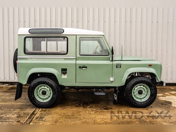 Land Rover Defender 90 feature image