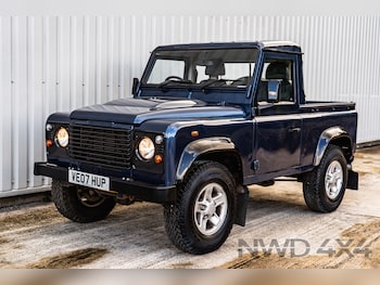 Land Rover - Defender