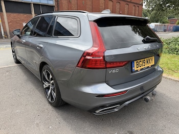 Used Volvo V60 2019 for sale - 79360200: Photo