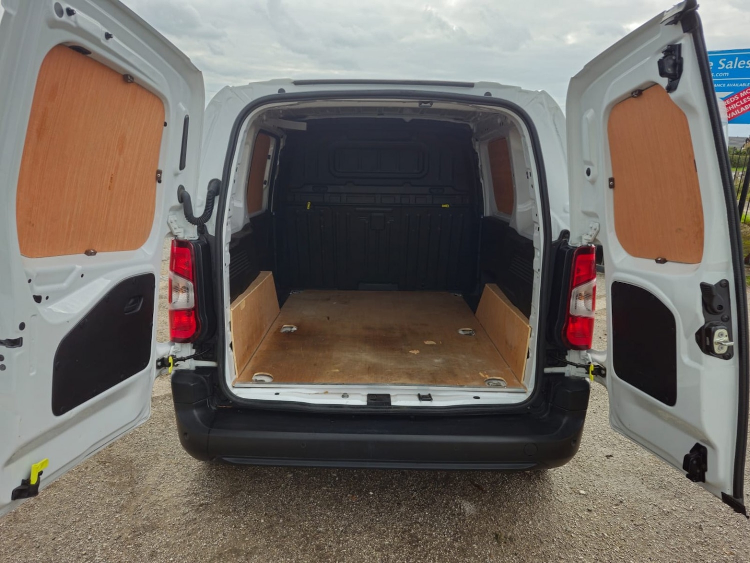 Used Peugeot Partner 2023 for sale - 76246096: Photo 8