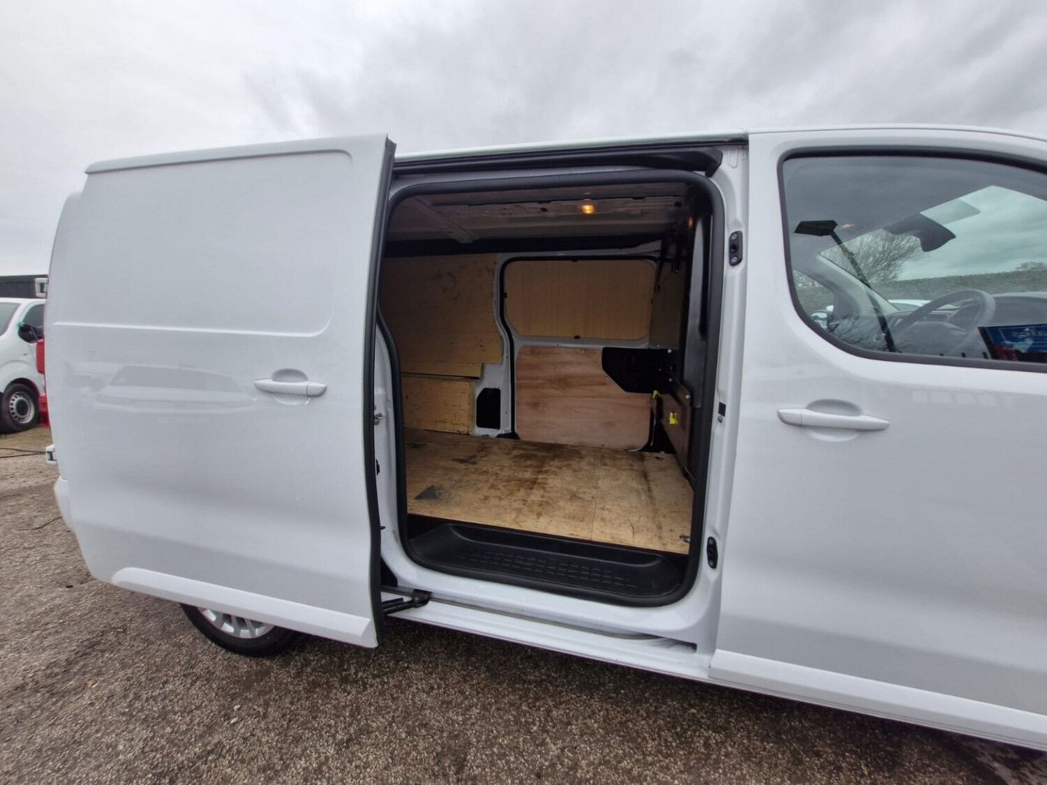 Used Peugeot Expert 2023 for sale - 77694385: Photo 11