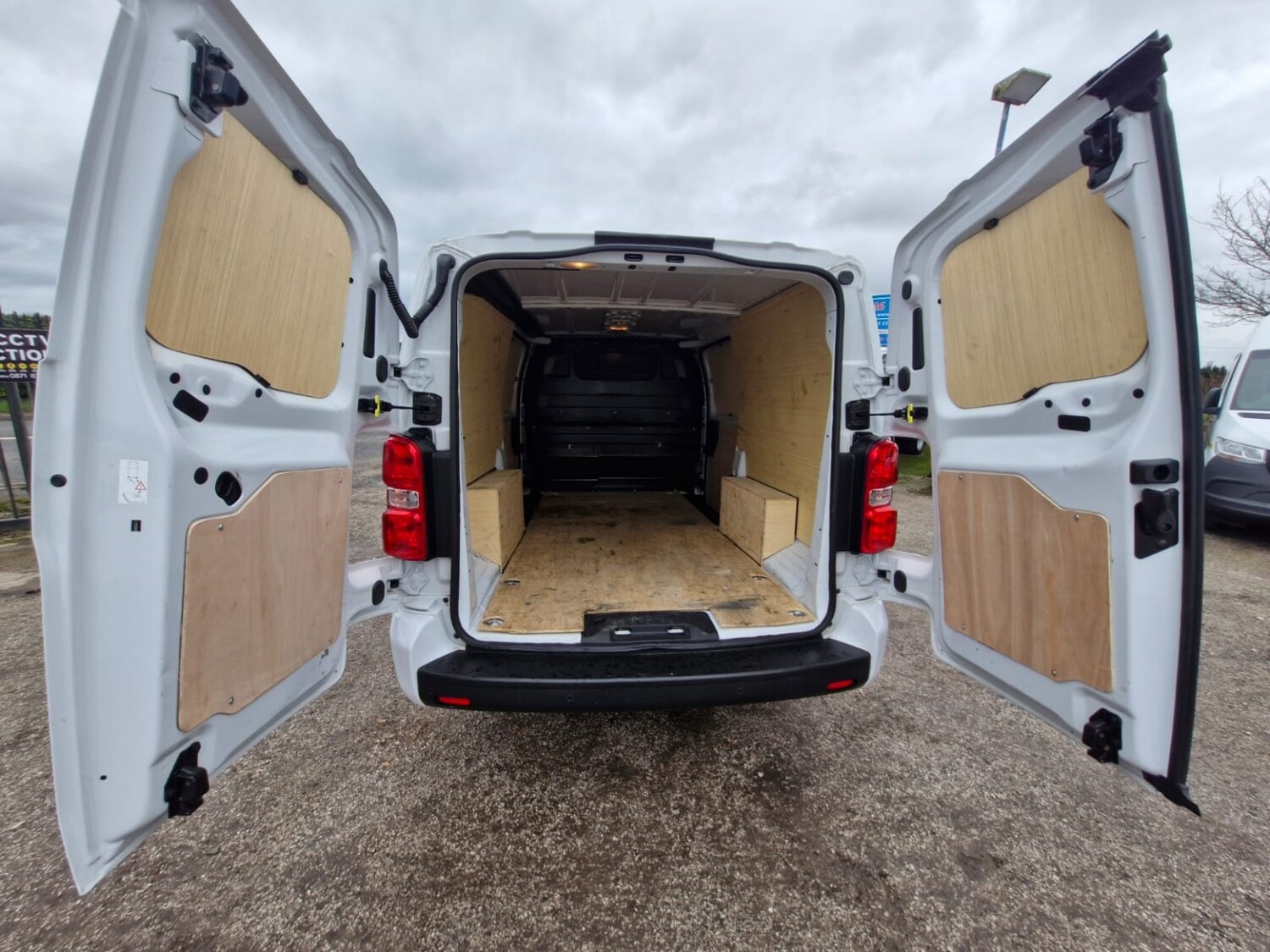 Used Peugeot Expert 2023 for sale - 77694385: Photo 9