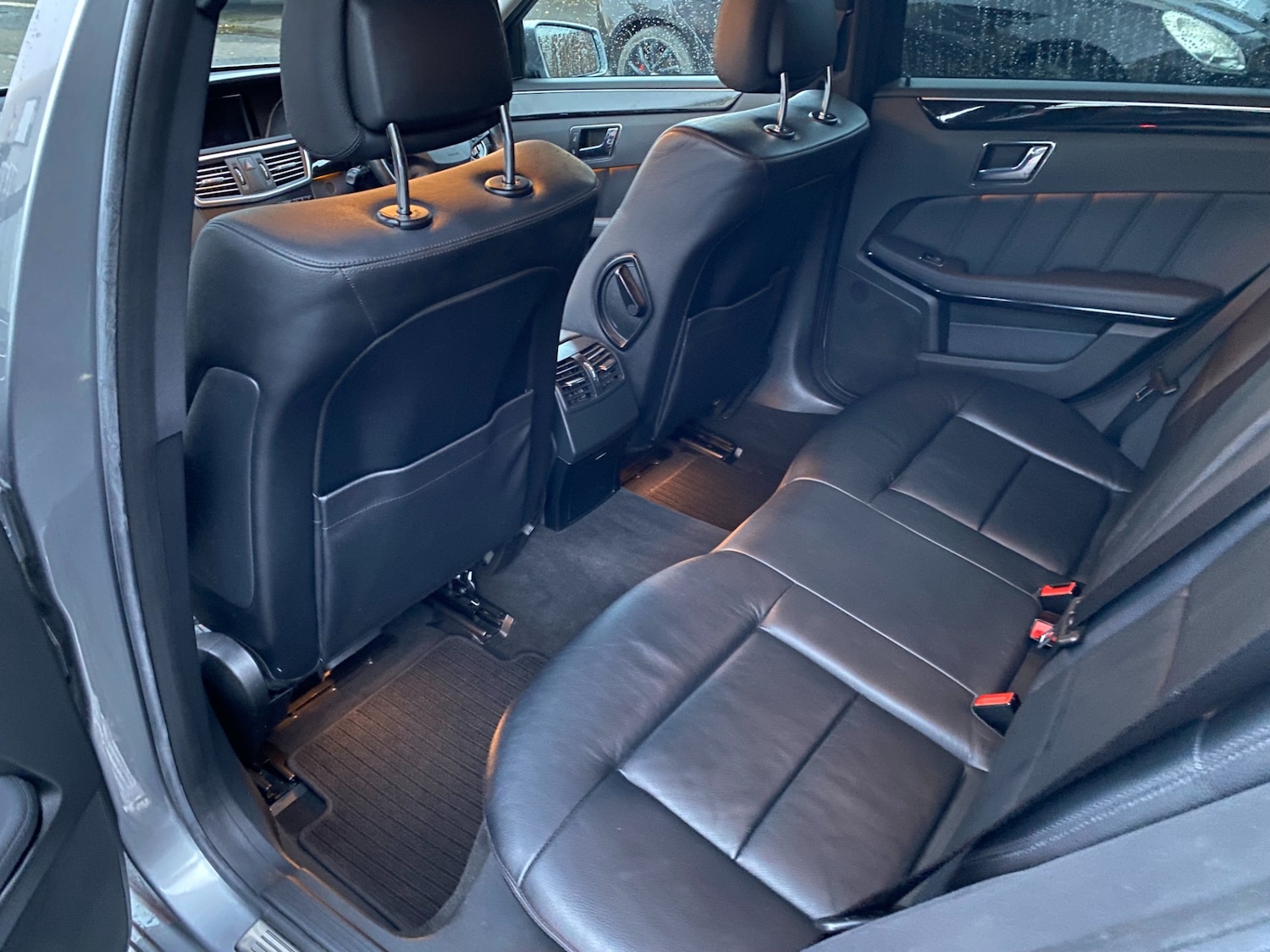 Used Mercedes-Benz E Class 2011 for sale - 76557055: Photo 24