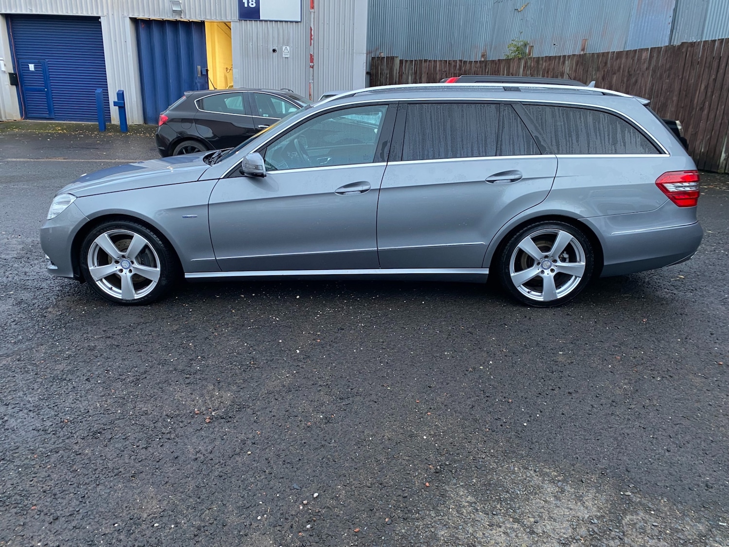 Used Mercedes-Benz E Class 2011 for sale - 76476878: Photo 27