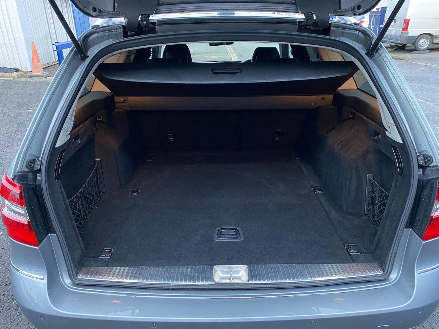 Used Mercedes-Benz E Class 2011 for sale - 76476878: Photo 7