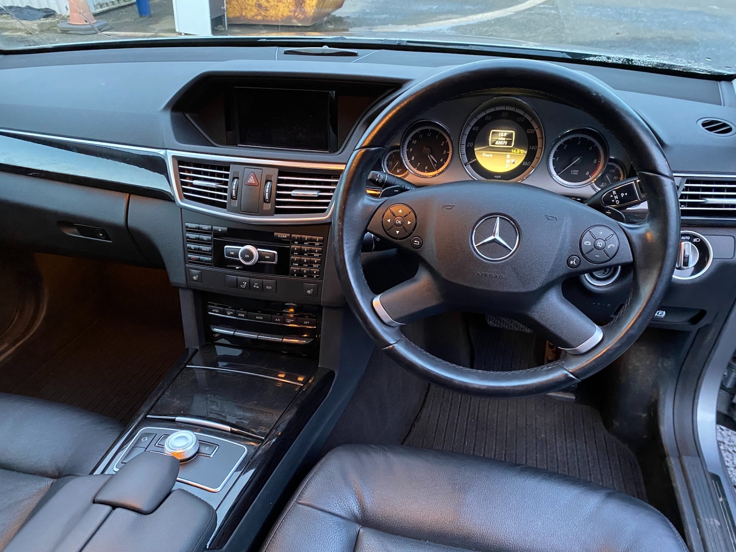 Used Mercedes-Benz E Class 2011 for sale - 76476878: Photo 8
