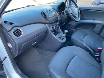 Used Hyundai i10 2012 for sale - 79467525: Photo