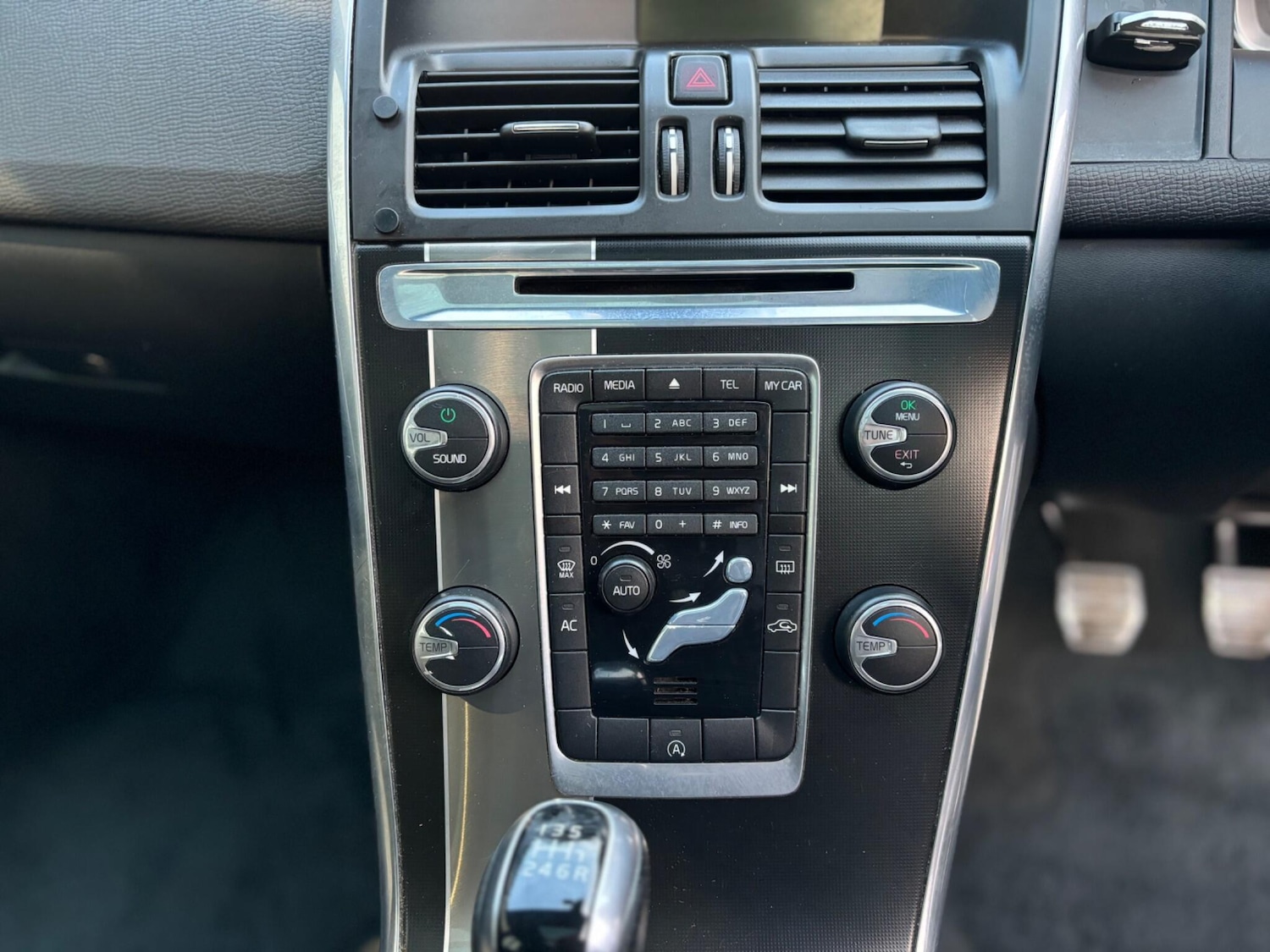 Used Volvo XC60 2014 for sale - 77982527: Photo 24