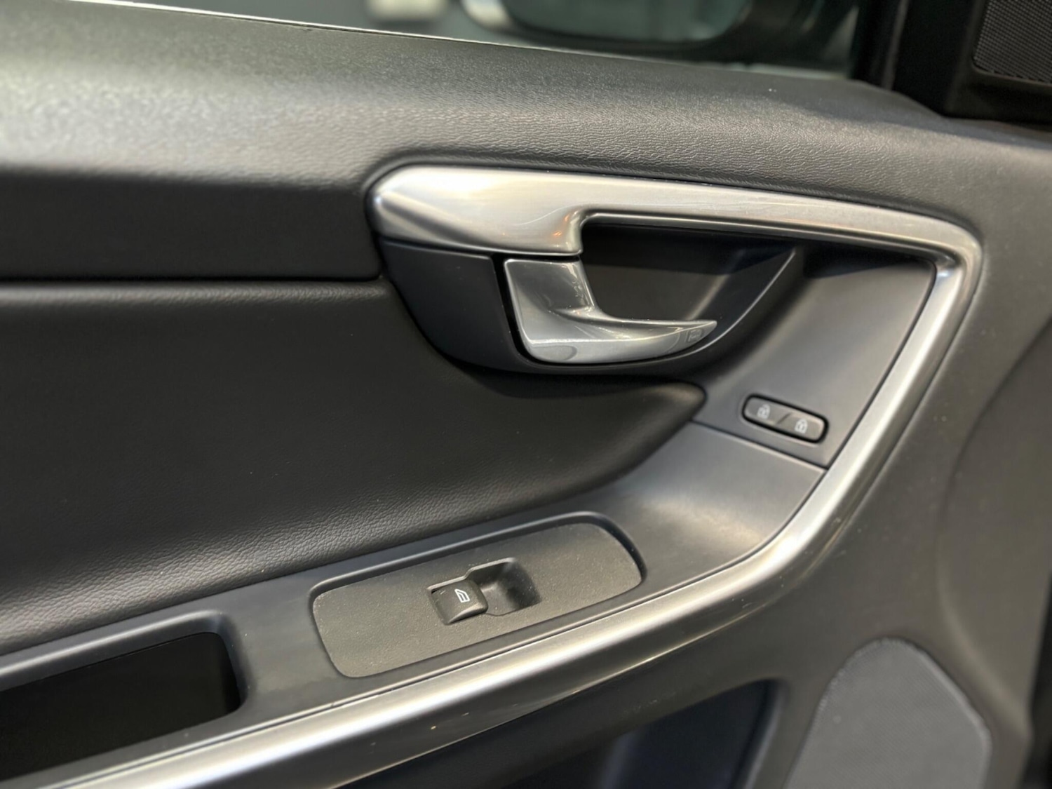 Used Volvo XC60 2017 for sale - 77982233: Photo 17