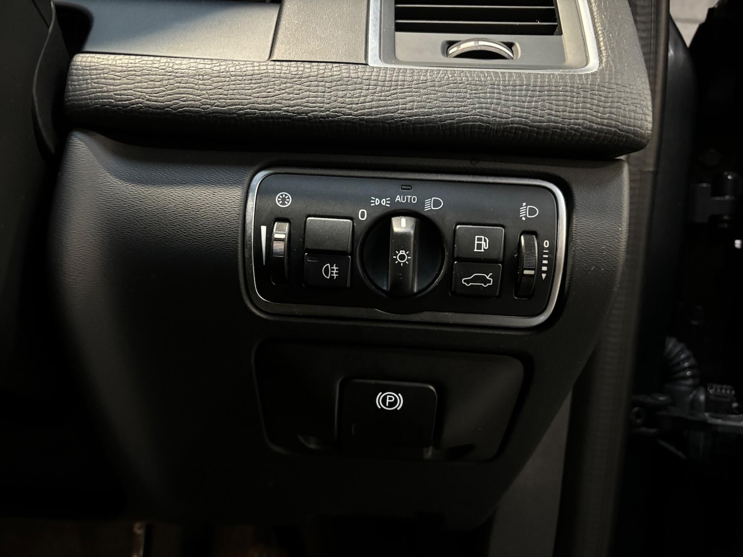 Used Volvo XC60 2017 for sale - 77982233: Photo 18