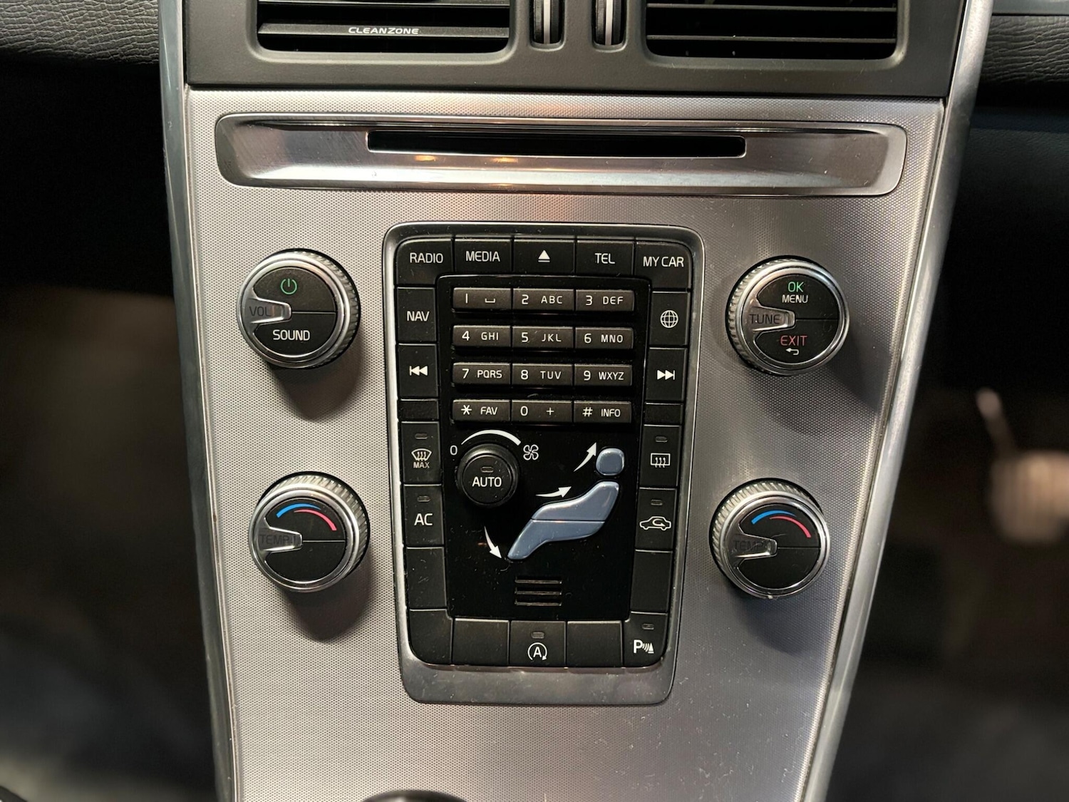 Used Volvo XC60 2017 for sale - 77982233: Photo 23