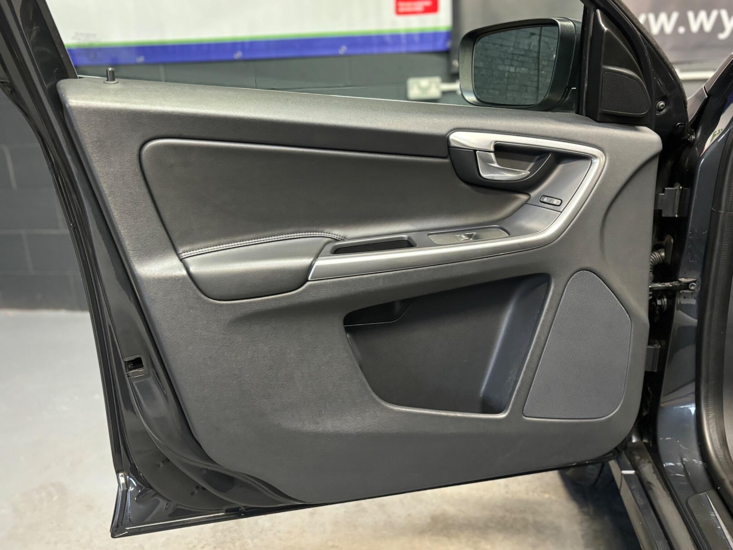 Used Volvo XC60 2017 for sale - 77982233: Photo 27