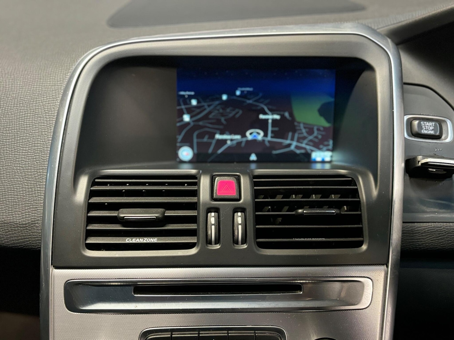 Used Volvo XC60 2017 for sale - 77982233: Photo 29