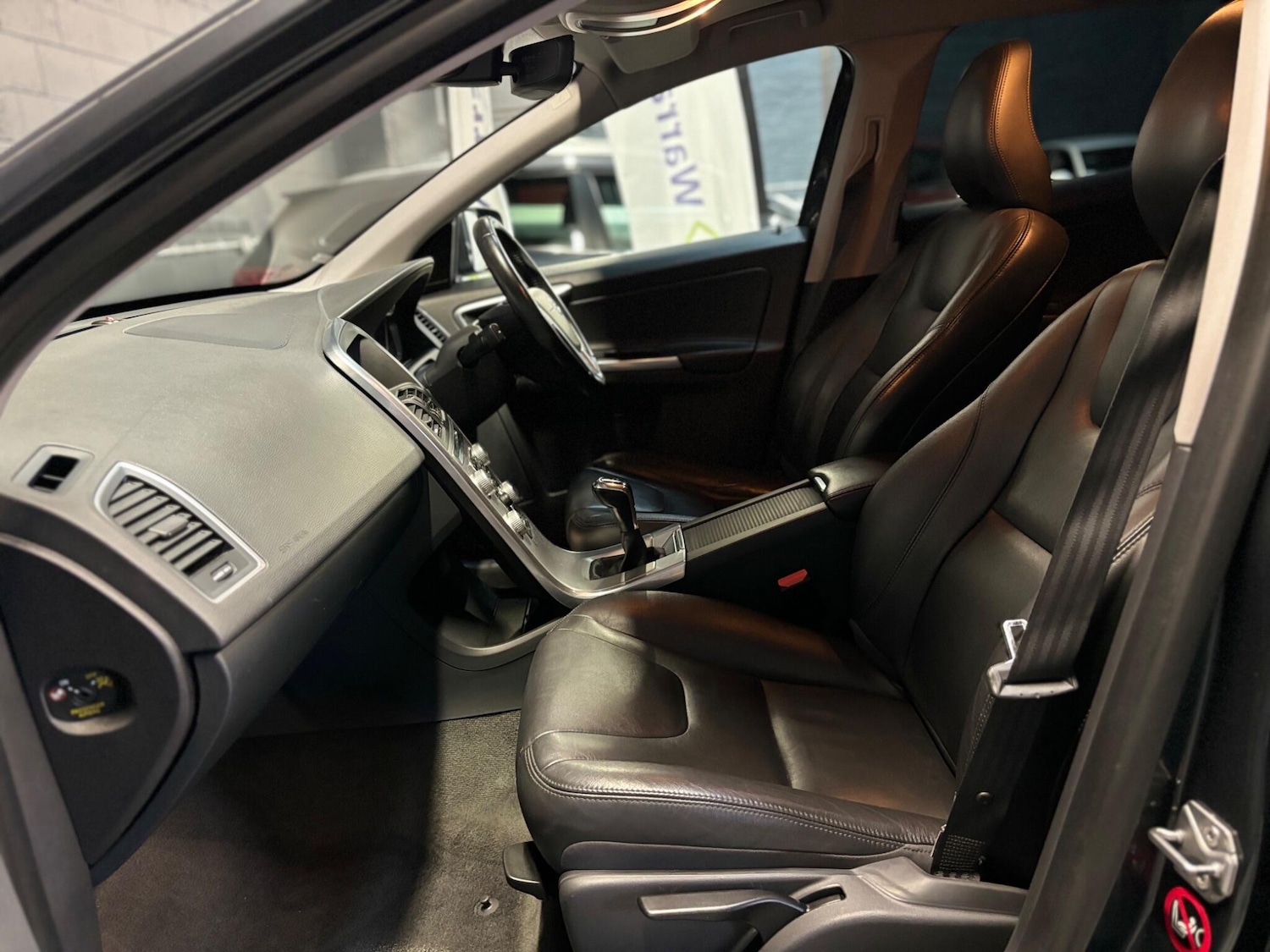 Used Volvo XC60 2017 for sale - 77982233: Photo 39