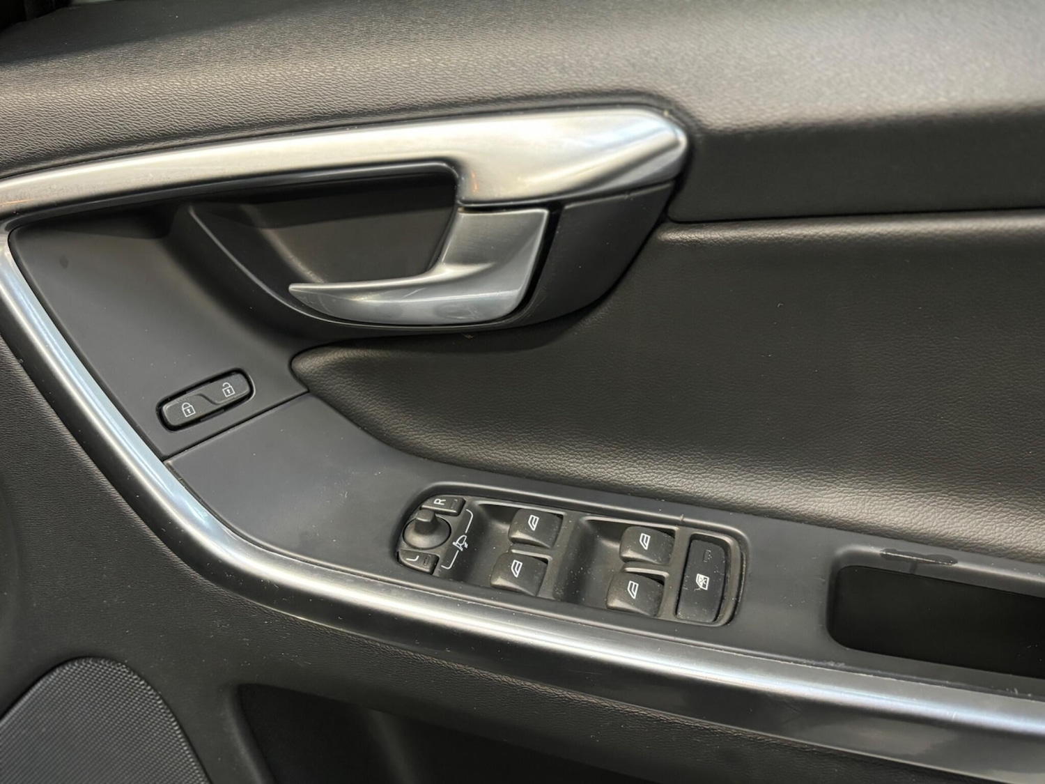 Used Volvo XC60 2017 for sale - 77982233: Photo 45