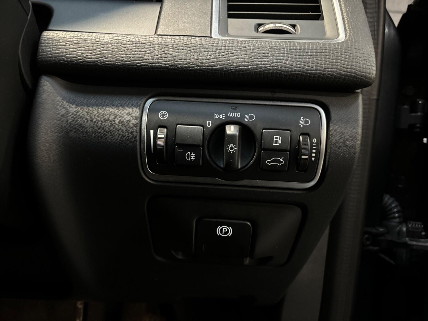 Used Volvo XC60 for sale - 78115979: Photo 18