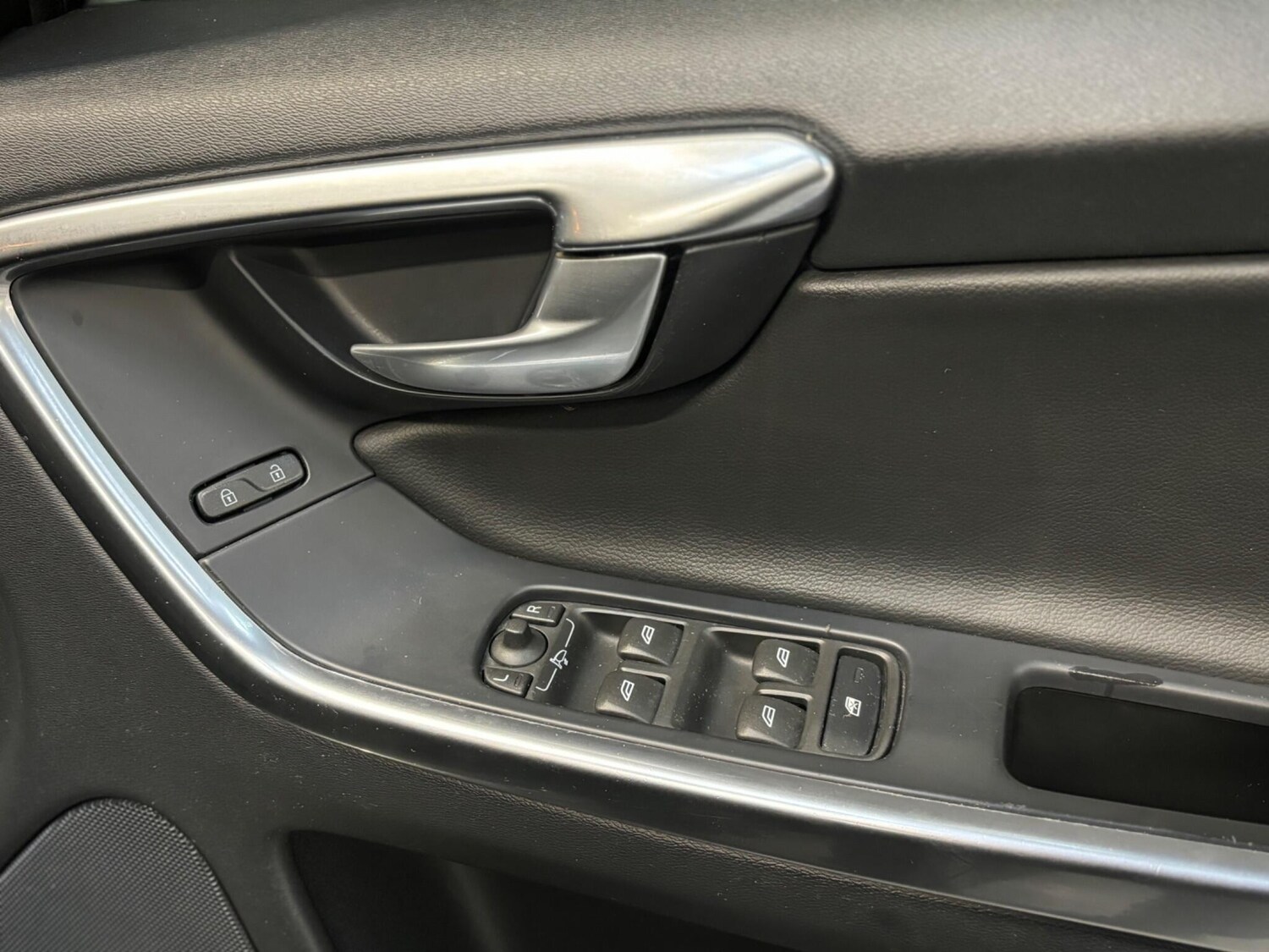 Used Volvo XC60 for sale - 78115979: Photo 45