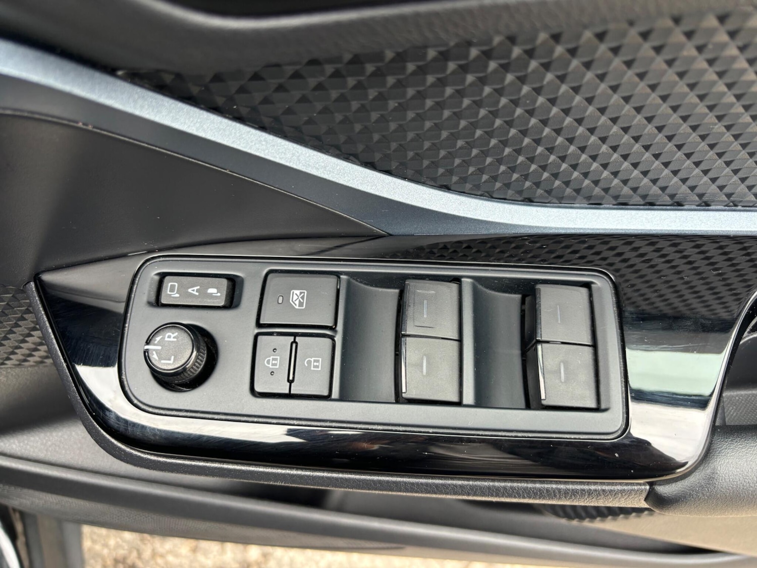 Used Toyota C-HR 2021 for sale - 78220350: Photo 21