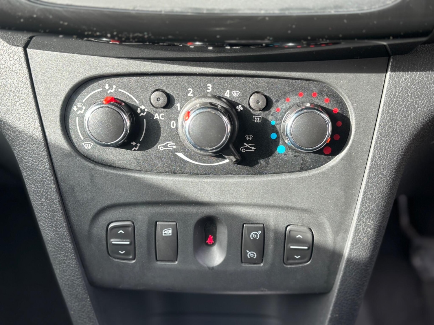 Used Dacia Sandero 2015 for sale - 77909408: Photo 19