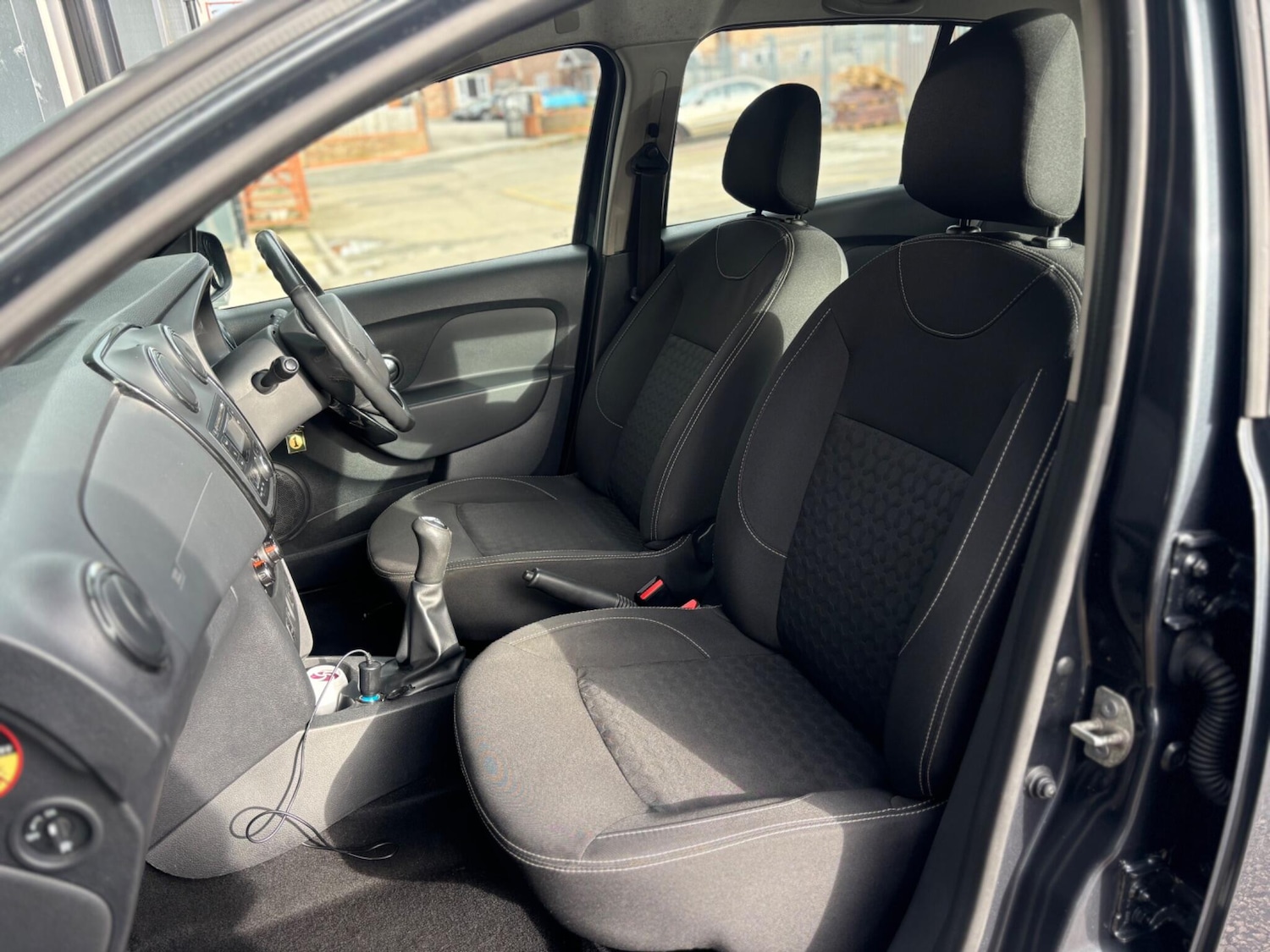 Used Dacia Sandero 2015 for sale - 77909408: Photo 33