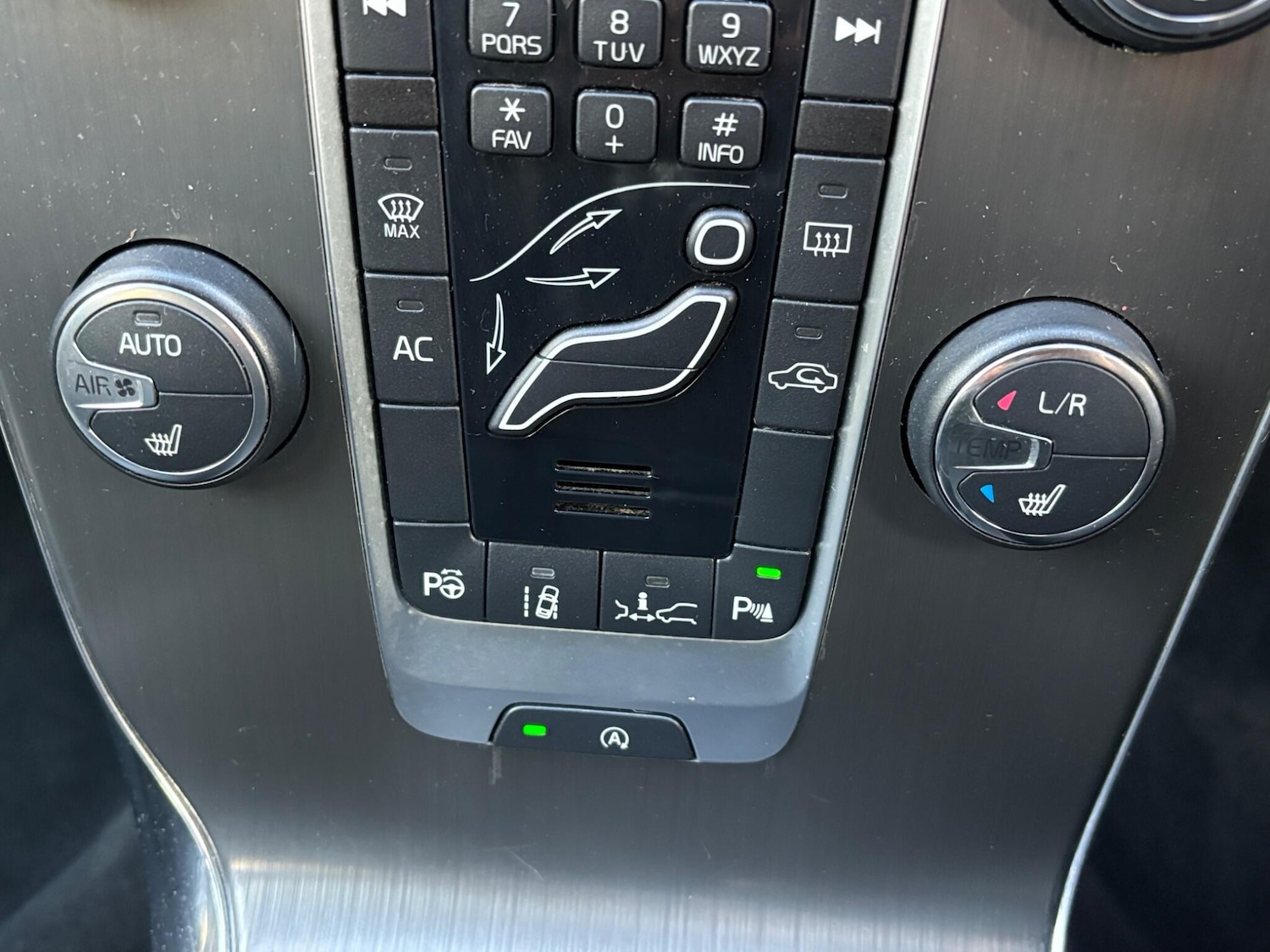 Used Volvo V40 2012 for sale - 78058058: Photo 17