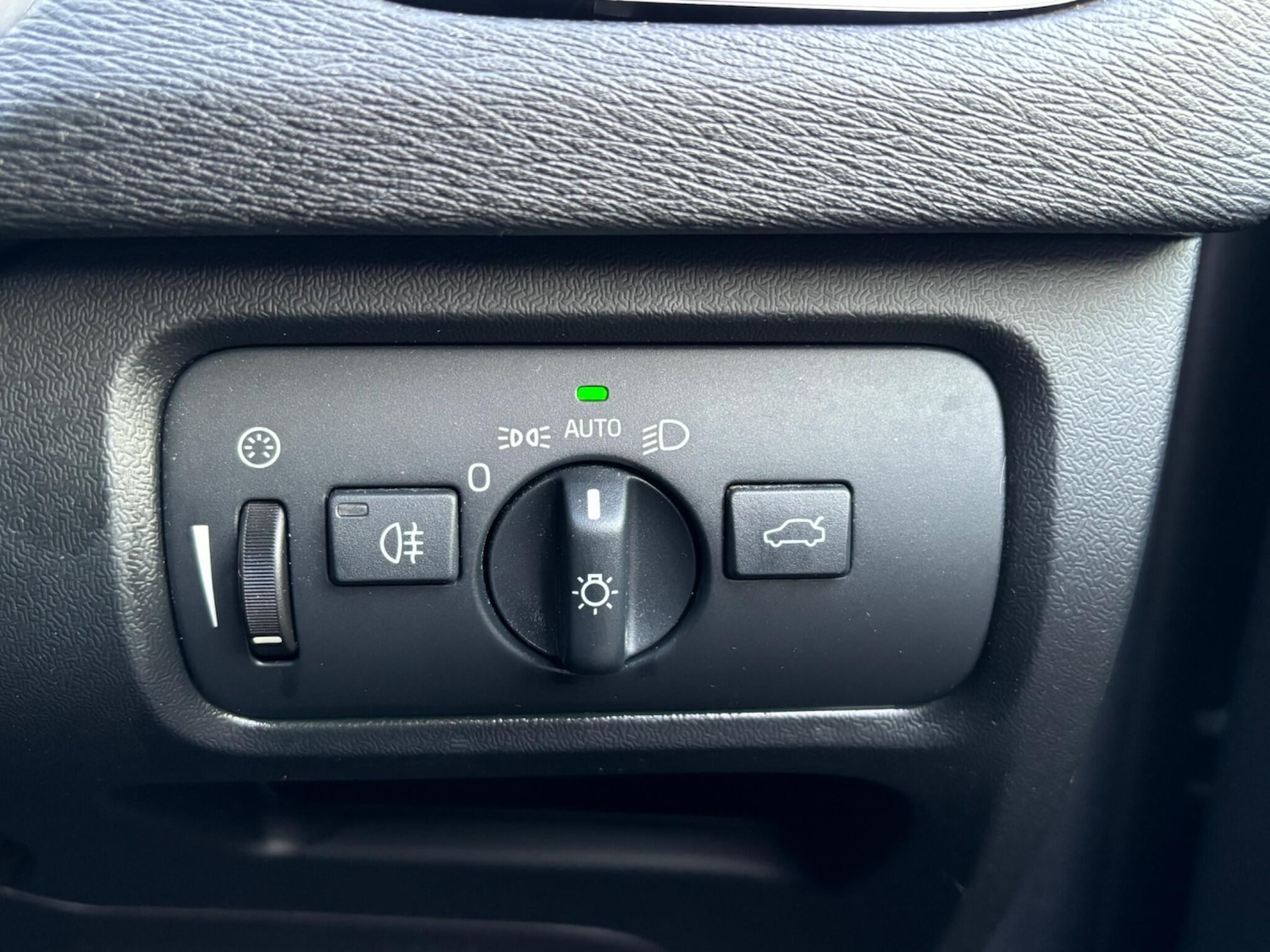 Used Volvo V40 2012 for sale - 78058058: Photo 20