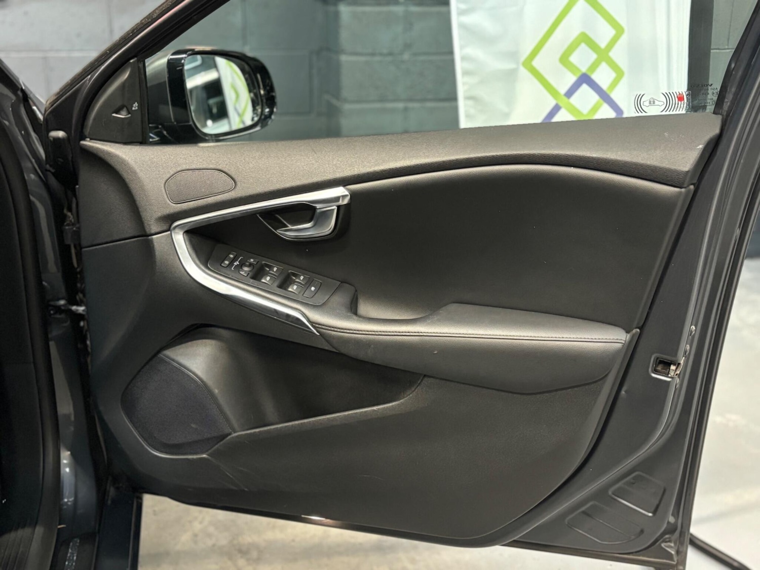 Used Volvo V40 2012 for sale - 78058058: Photo 22