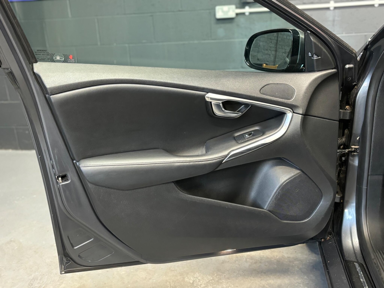 Used Volvo V40 2012 for sale - 78058058: Photo 24