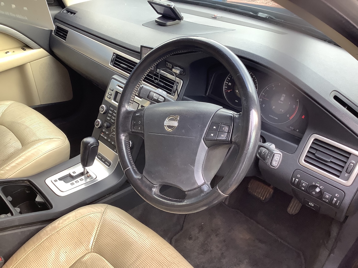 Used Volvo V70 2008 for sale - 76673331: Photo 11