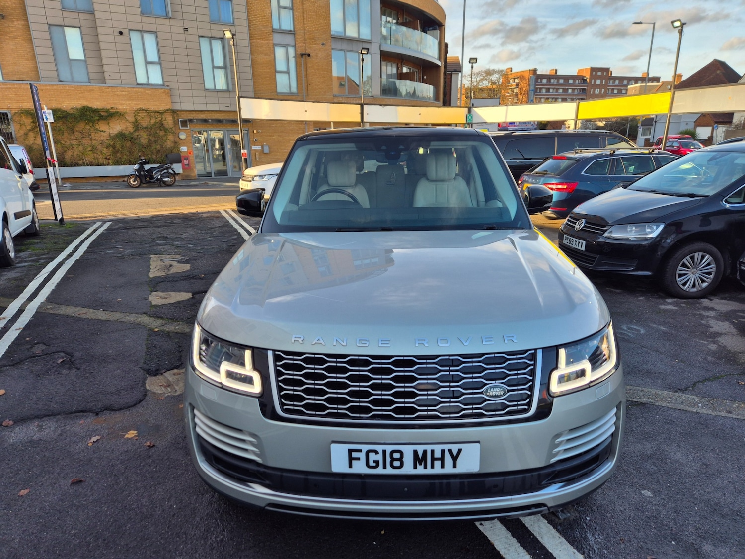 Used Land Rover Range Rover 2018 for sale - 76941111: Photo 1
