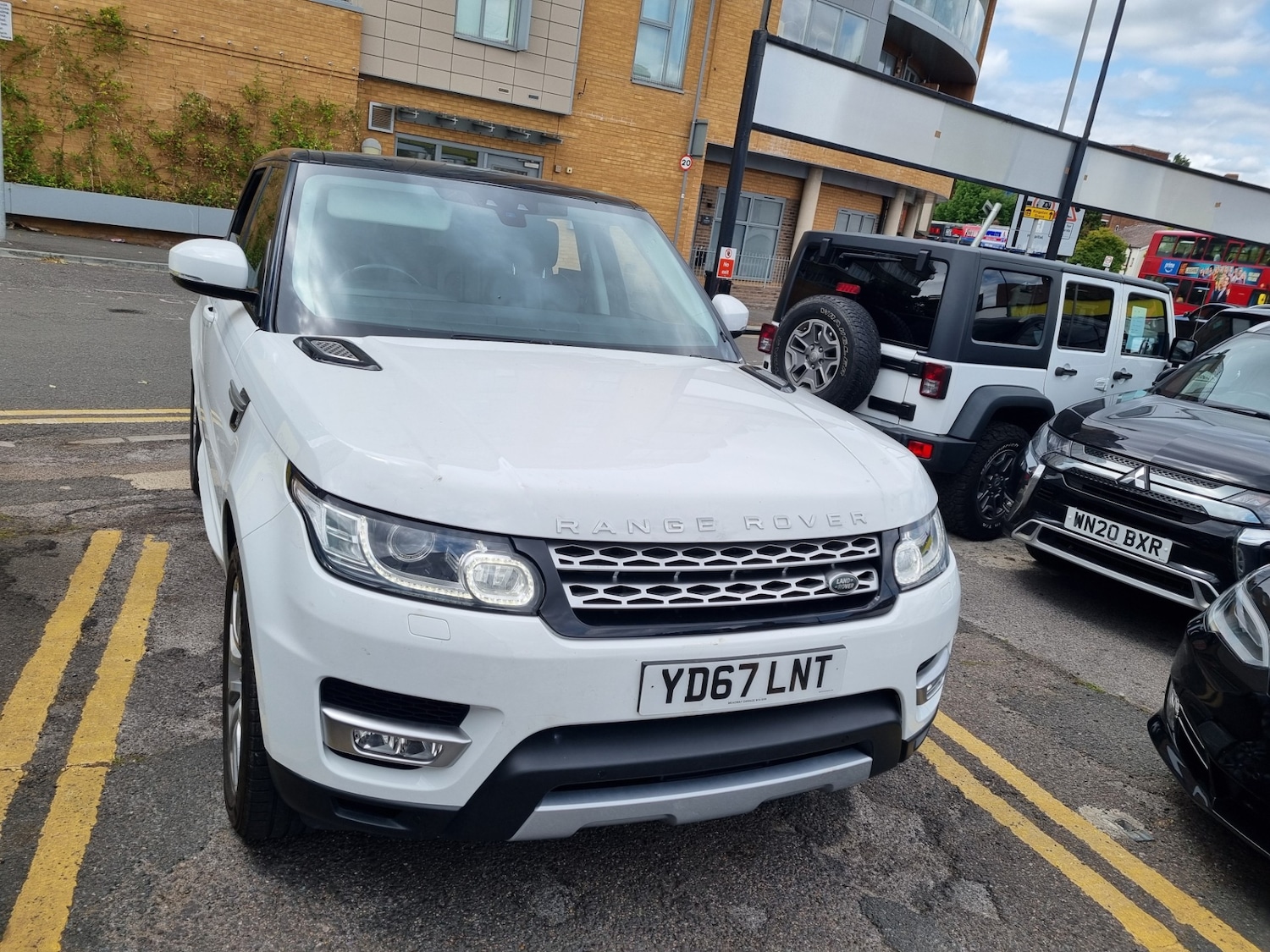 Used Land Rover Range Rover Sport 2017 for sale - 76662594: Photo 3