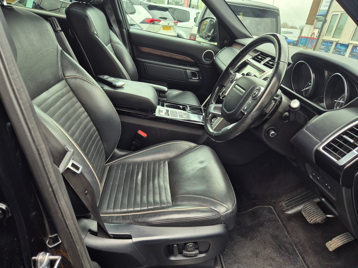 Used Land Rover Discovery 2017 for sale - 76859919: Photo 14