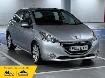 Used Peugeot 208 2015 for sale - 75679602: Photo