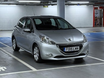 Used Peugeot 208 2015 for sale - 75679602: Photo