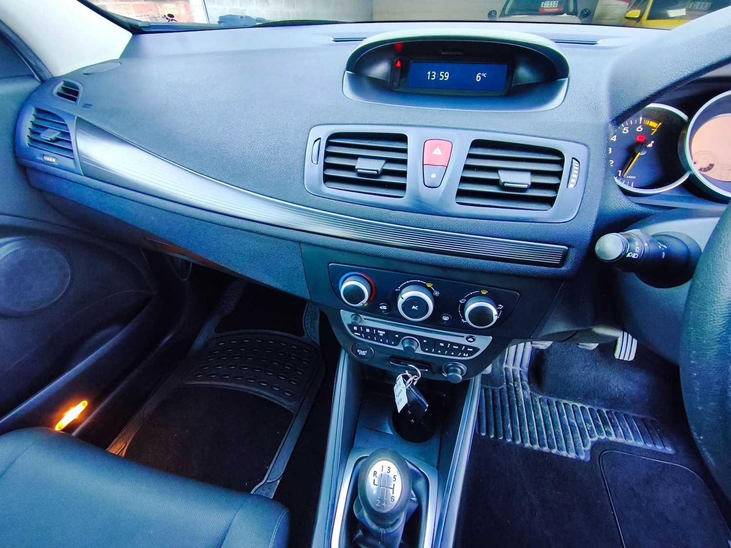 Used Renault Megane 2010 for sale - 77315778: Photo 15