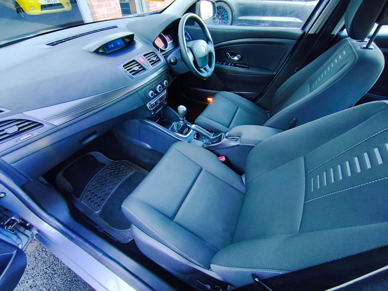 Used Renault Megane 2010 for sale - 77315778: Photo 17