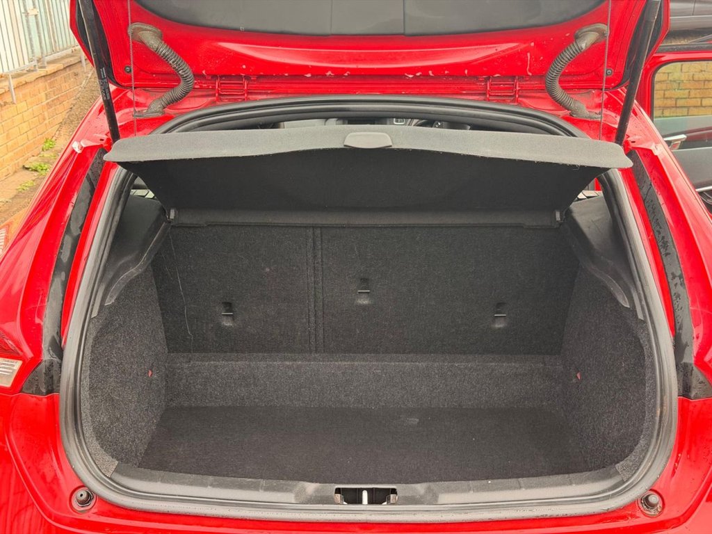 Used Volvo V40 2018 for sale - 77161737: Photo 15