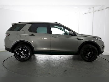 Used Land Rover Discovery Sport 2017 for sale - 77680962: Photo