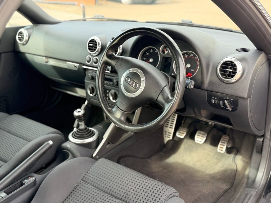 Used Audi TT 2004 for sale - 77631977: Photo 12