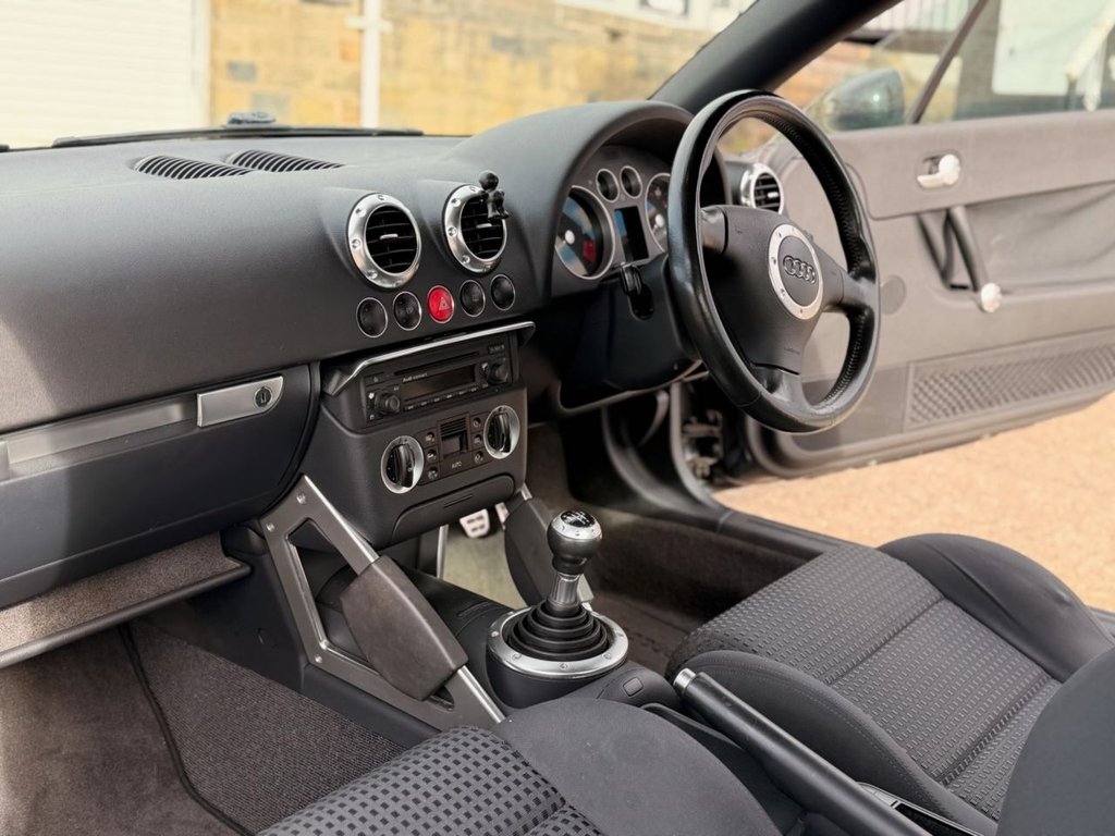 Used Audi TT 2004 for sale - 77631977: Photo 15