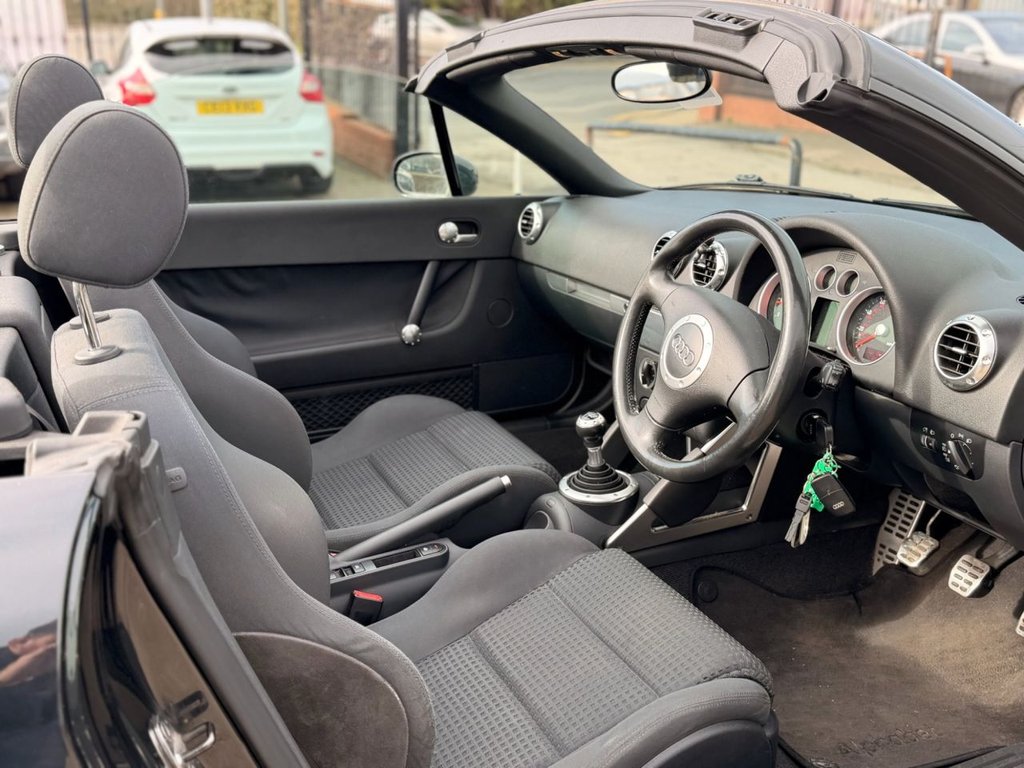 Used Audi TT 2004 for sale - 77631977: Photo 25