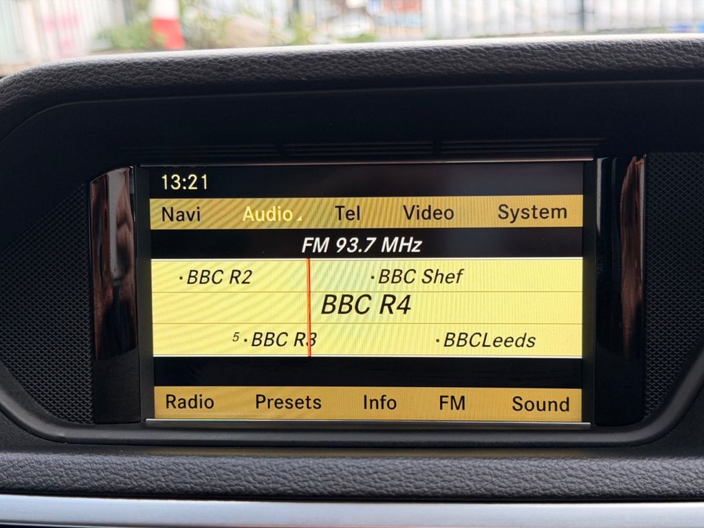 Used Mercedes-Benz E Class 2011 for sale - 76867903: Photo 15