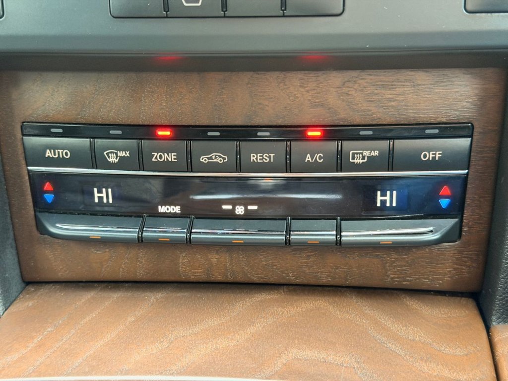 Used Mercedes-Benz E Class 2011 for sale - 76867903: Photo 21