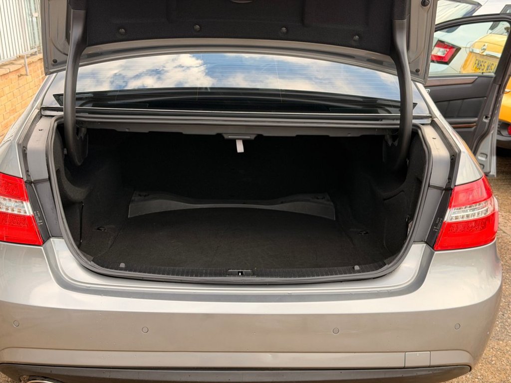 Used Mercedes-Benz E Class 2011 for sale - 76867903: Photo 24