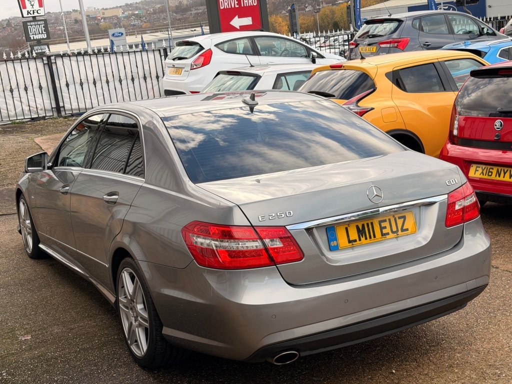 Used Mercedes-Benz E Class 2011 for sale - 76867903: Photo 4