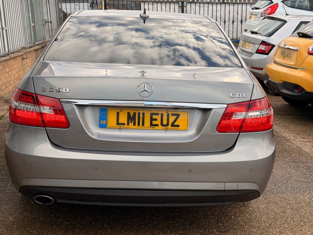 Used Mercedes-Benz E Class 2011 for sale - 76867903: Photo 5